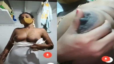 Dindigul married wife squeezing boobs and shows dark soothu